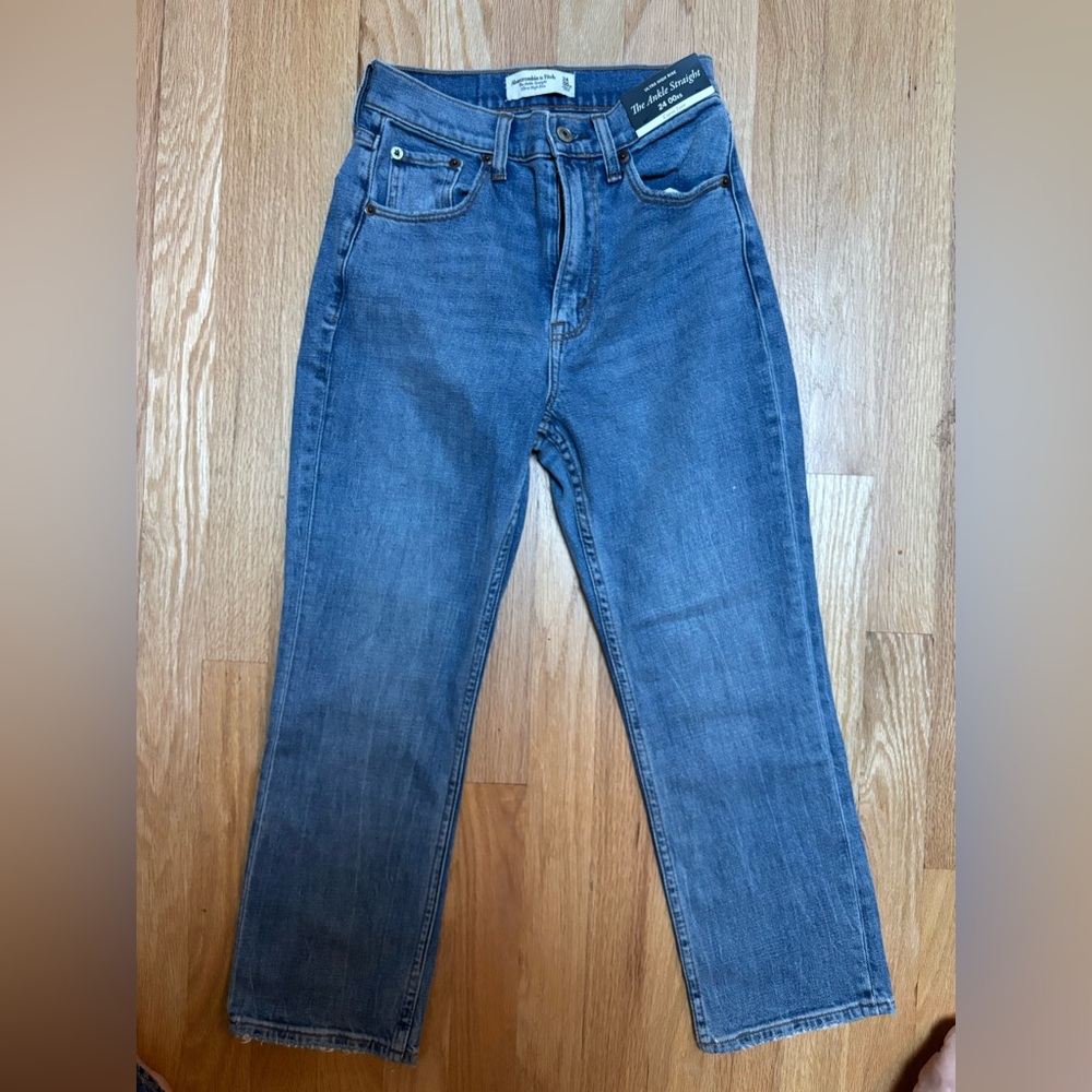 NWT! Abercrombie Curve Love Ankle Straight Jeans Extra Short Length / Petites